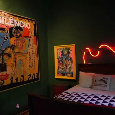 Apartament Casa Amerela / The Art House Aroeira (Algarve)